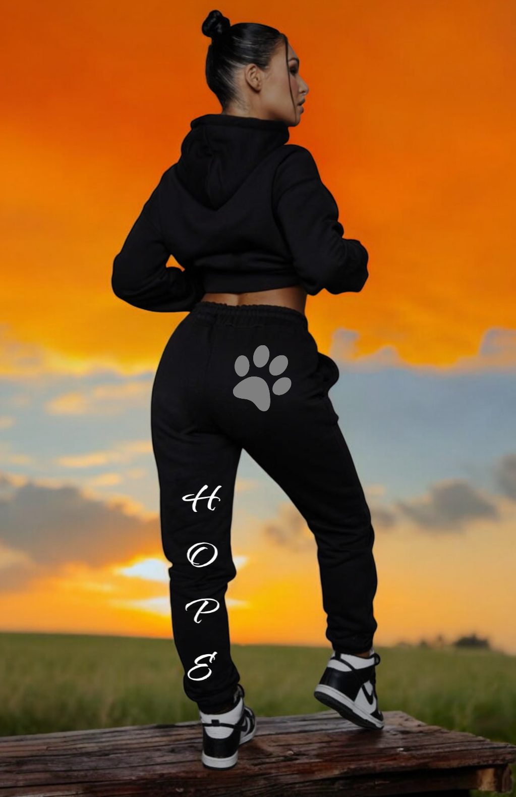 StreetCats-Fashion Schwarzer langärmliger-Hoodie und Jogginghose mit Manschetten